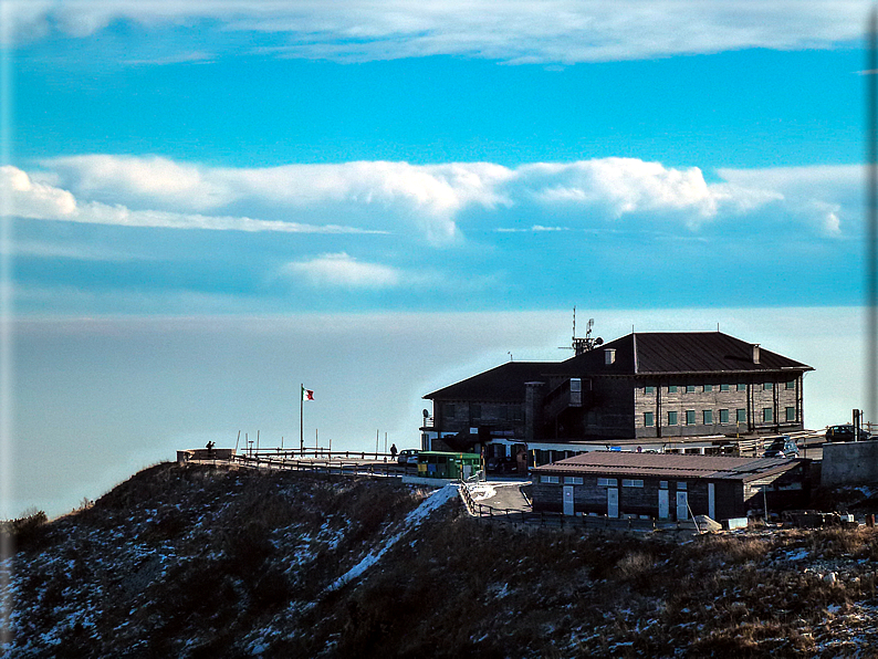 foto Salita dal Monte Tomba a Cima Grappa